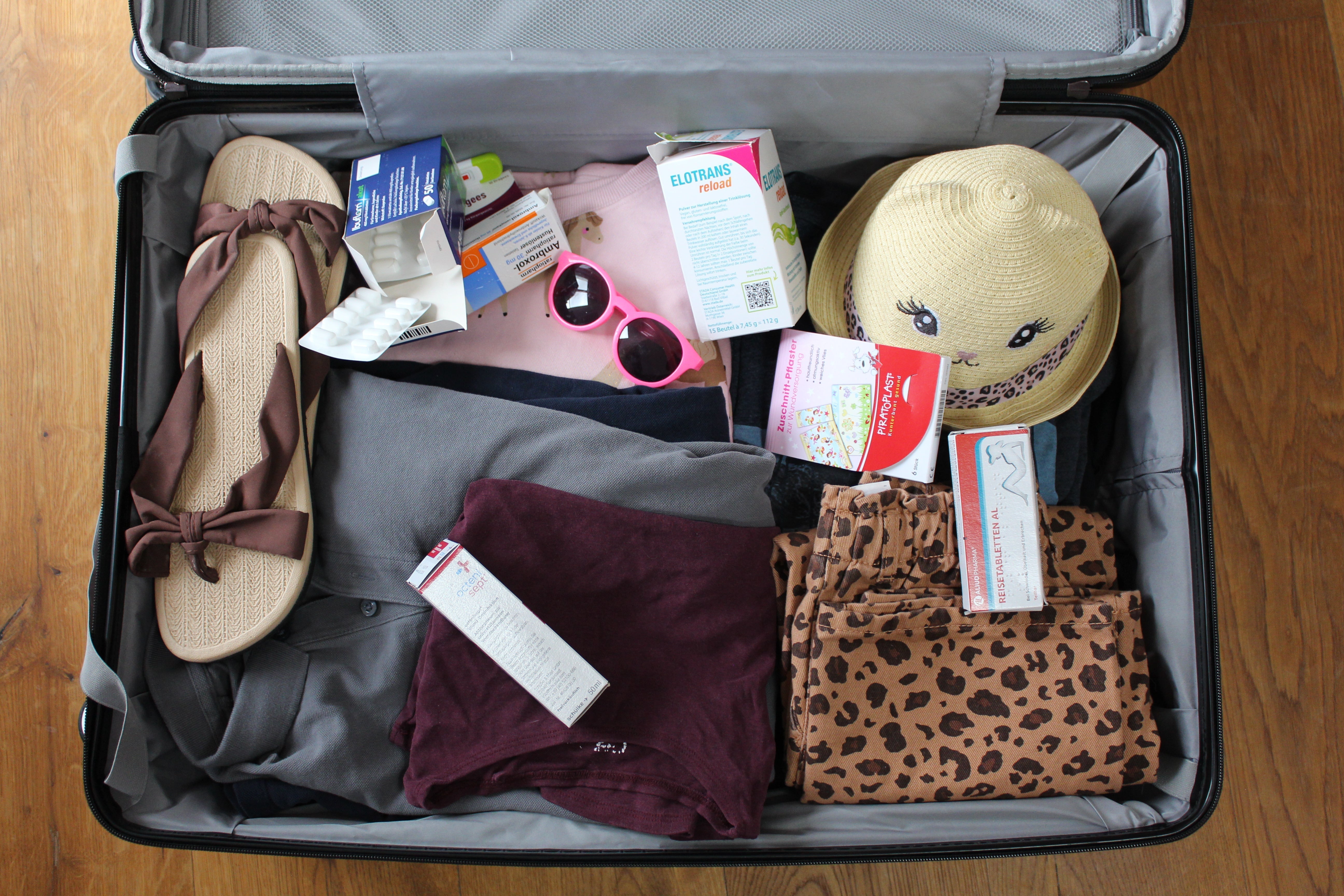 Reiseapotheke fürs Flugzeug: Was darf ins Handgepäck?
